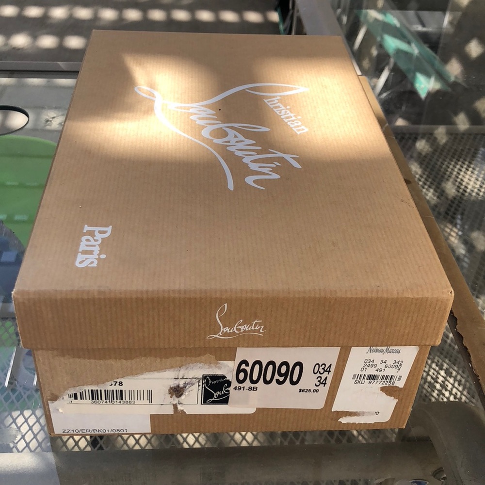 CL shoe box with dust bag